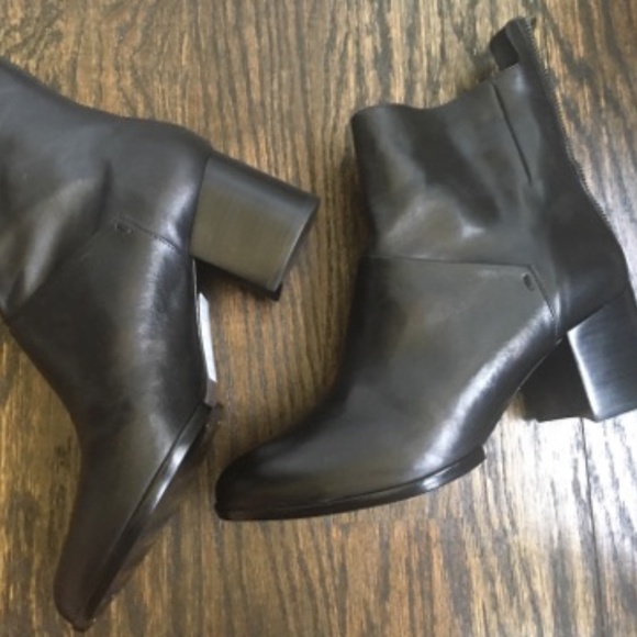 🆕 McQueen Leather Boots - Picture 15 of 17